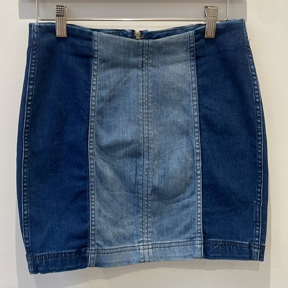 Free People Two Tone black panel denim jean mini Skirt Stretchy Tight sz 6 - Picture 4 of 13